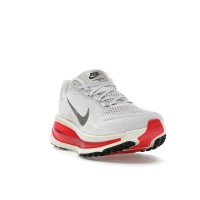 Nike Vomero 18 Platinum Tint Siren Red Light Smoke Grey Metallic Pewter