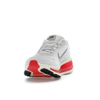 Nike Vomero 18 Platinum Tint Siren Red Light Smoke Grey Metallic Pewter