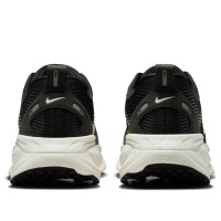 Женские Nike Vomero 18 Black Coconut Milk Light Iron Ore Summit White (W)