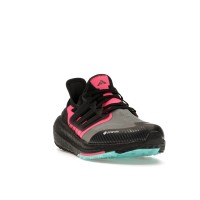Женские adidas Ultra Boost Light Gore-Tex Core Black Lucid Pink (W)