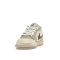 Женские Jordan 1 Low SE Sanddrift Glacier Blue (W)