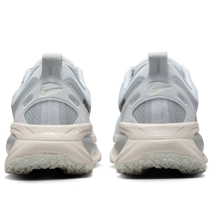 Nike Vomero 18 GORE-TEX Reflective Pure Platinum Metallic Silver - мужская сетка размеров Nike Vomero 18 GORE-TEX Reflective Pure Platinum Metallic Silver - мужская сетка размеров