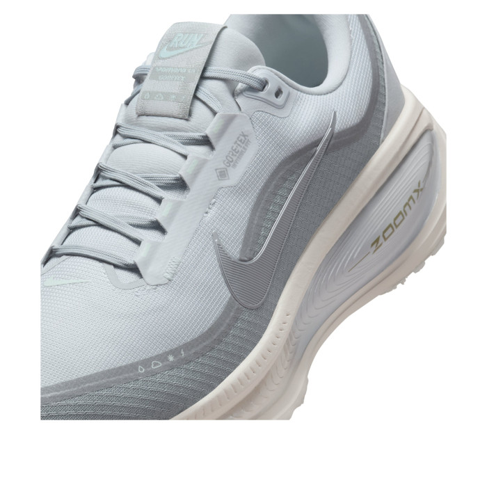 Nike Vomero 18 GORE-TEX Reflective Pure Platinum Metallic Silver - мужская сетка размеров Nike Vomero 18 GORE-TEX Reflective Pure Platinum Metallic Silver - мужская сетка размеров
