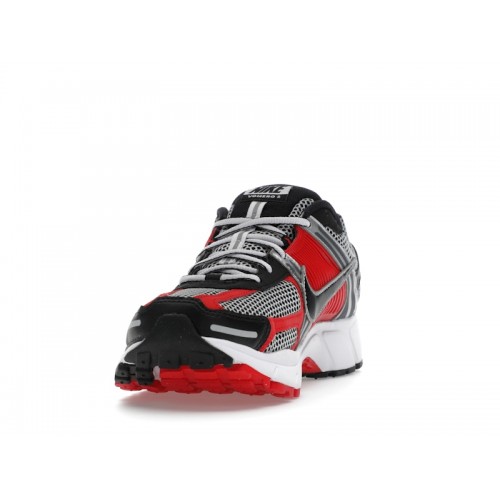 Nike Zoom Vomero 5 Metallic Silver University Red - мужская сетка размеров Nike Zoom Vomero 5 Metallic Silver University Red - мужская сетка размеров