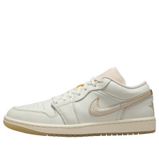 Женские Jordan 1 Low SE Metallic Team Gold (W)