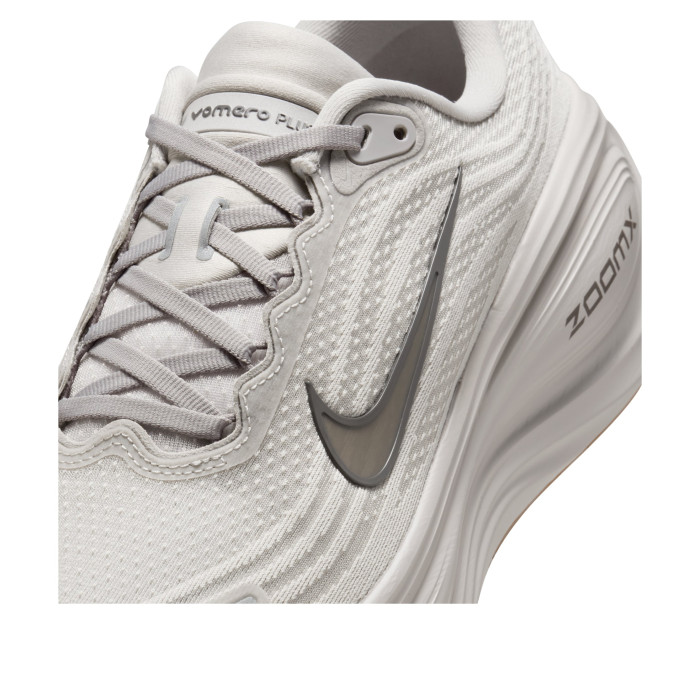 Nike Vomero Plus College Grey Gum Medium Brown - мужская сетка размеров Nike Vomero Plus College Grey Gum Medium Brown - мужская сетка размеров