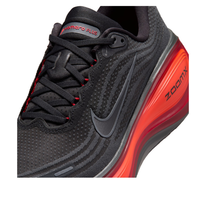 Nike Vomero Plus Anthracite Black Bright Crimson University Red - мужская сетка размеров Nike Vomero Plus Anthracite Black Bright Crimson University Red - мужская сетка размеров