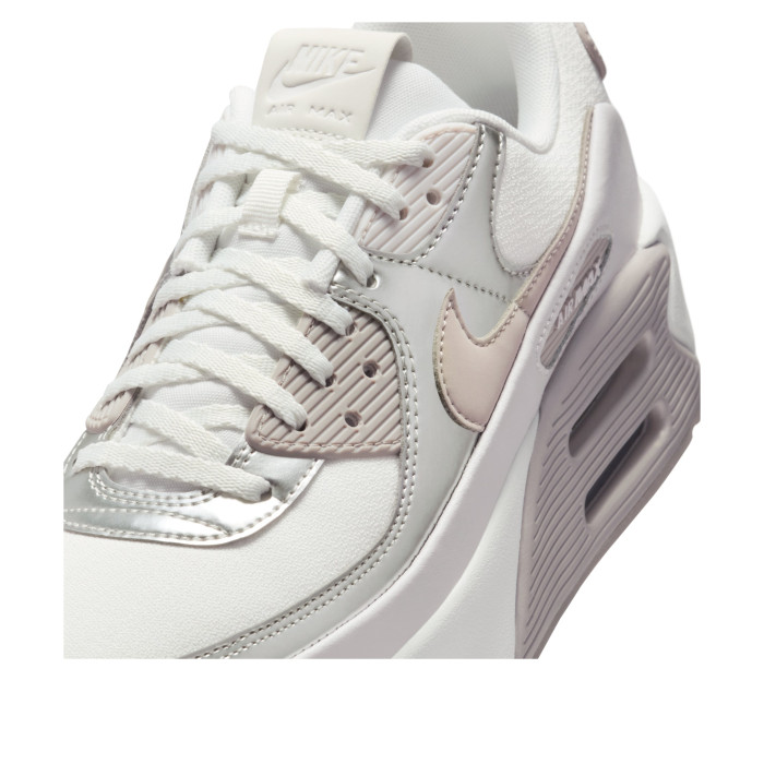 Nike Wmns Air Max 90 LV8 Vast Grey Metallic Platinum - женская сетка размеров Nike Wmns Air Max 90 LV8 Vast Grey Metallic Platinum - женская сетка размеров