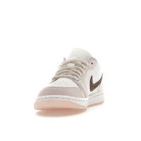 Женские Jordan 1 Low Coral (W)