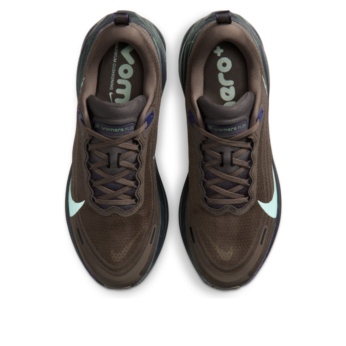 Nike Vomero Plus Ironstone Dark Raisin Quartz Patina - мужская сетка размеров Nike Vomero Plus Ironstone Dark Raisin Quartz Patina - мужская сетка размеров