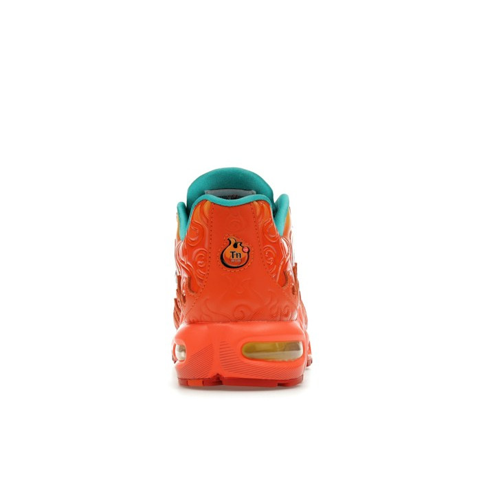 One Piece x Nike Air Max Plus Mera Mera - мужская сетка размеров One Piece x Nike Air Max Plus Mera Mera - мужская сетка размеров